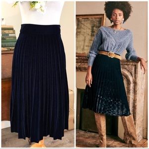 Sezane navy velvet pleated high waist skirt